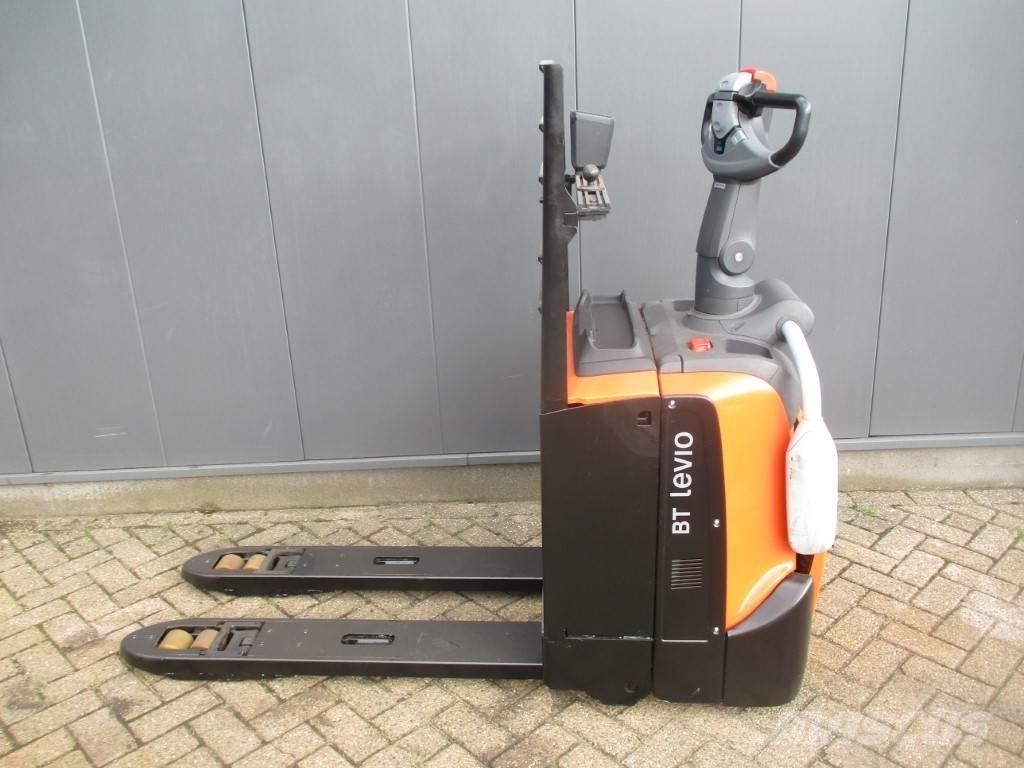 Toyota LPE 200 Porta-paletes com plataforma