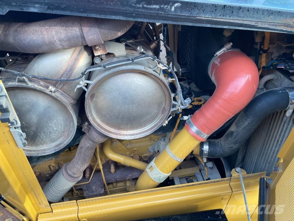 CAT D 5 LGP Dozers - Tratores rastos