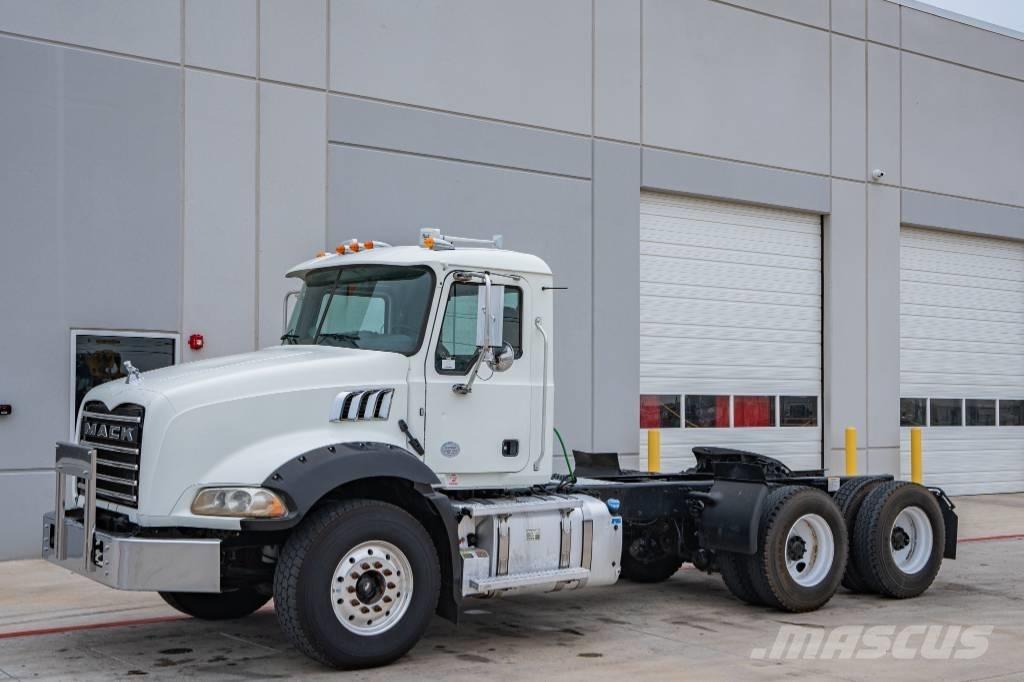 Mack Granite GU 813 Tractores (camiões)
