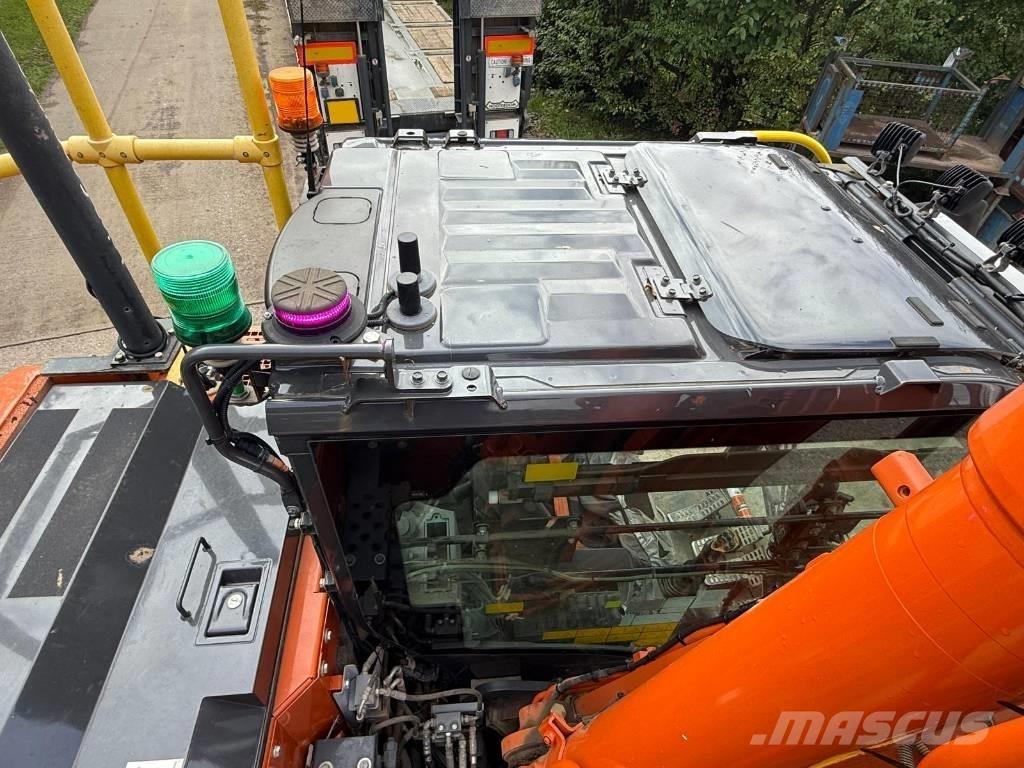 Hitachi ZX 135 US-7 Escavadoras de rastos