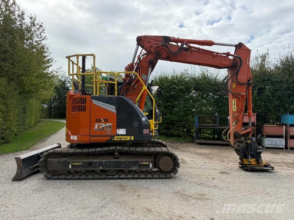 Hitachi ZX 135 US-7 Escavadoras de rastos