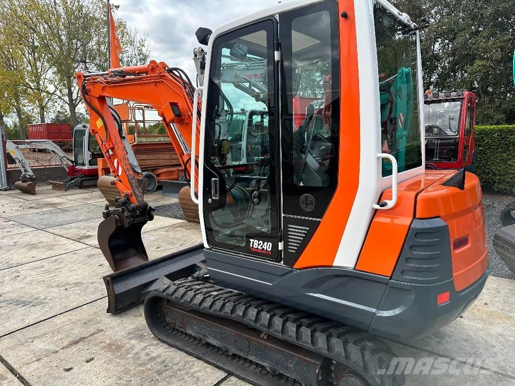 Takeuchi TB 235 CR Mini Escavadoras <7t