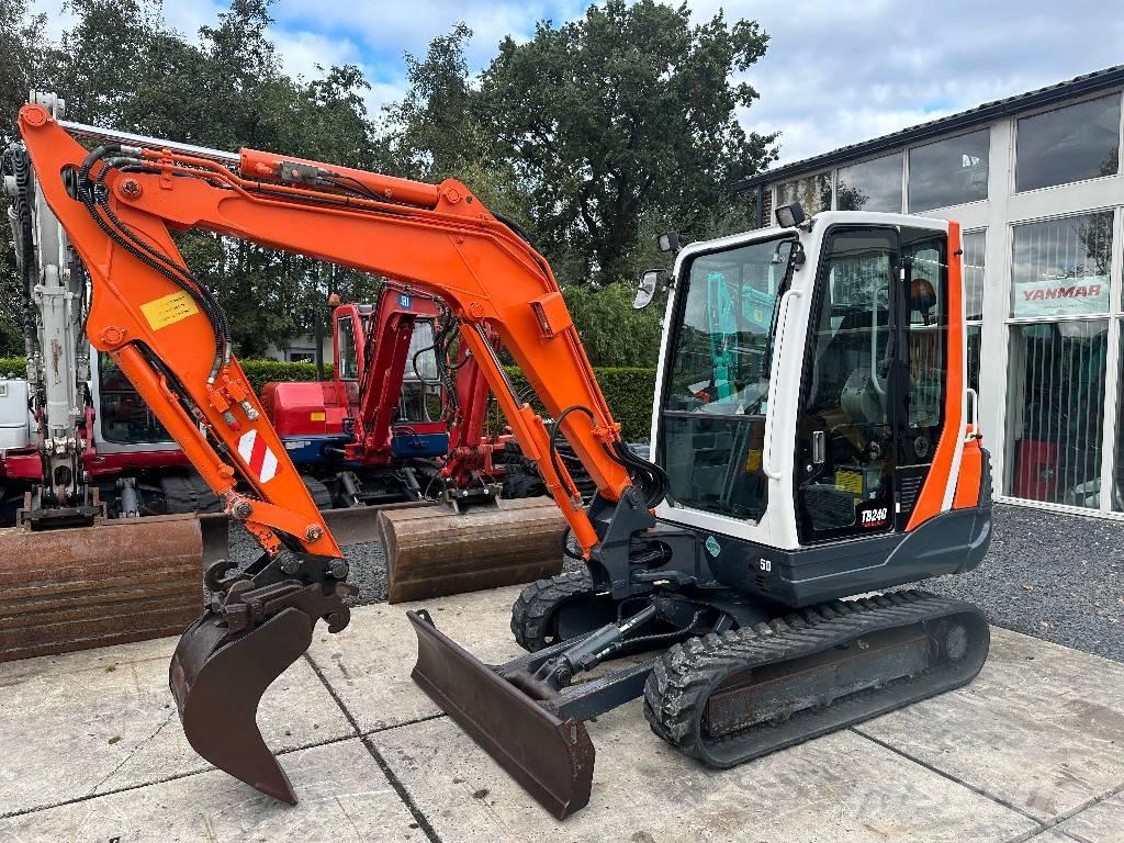 Takeuchi TB 235 CR Mini Escavadoras <7t
