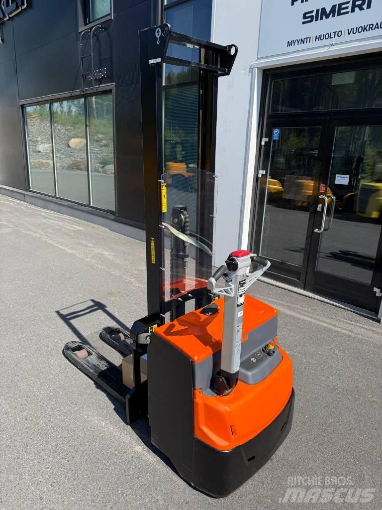 Rocla SWS12L Empilhador para operador externo