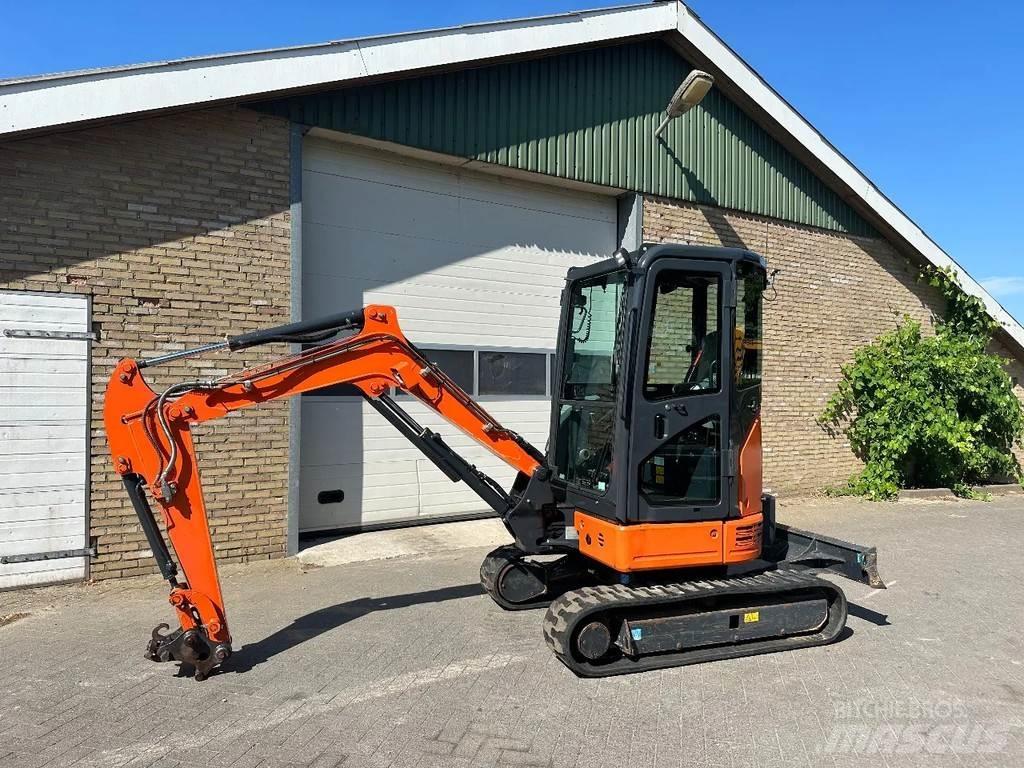 Hitachi ZX26U-6CR Mini Escavadoras <7t