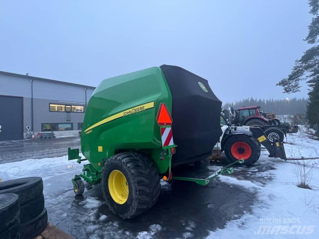 John Deere V451R Enfardadeira de rolos