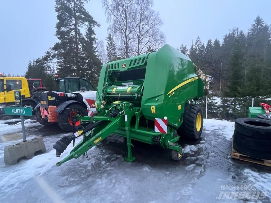 John Deere V451R Enfardadeira de rolos