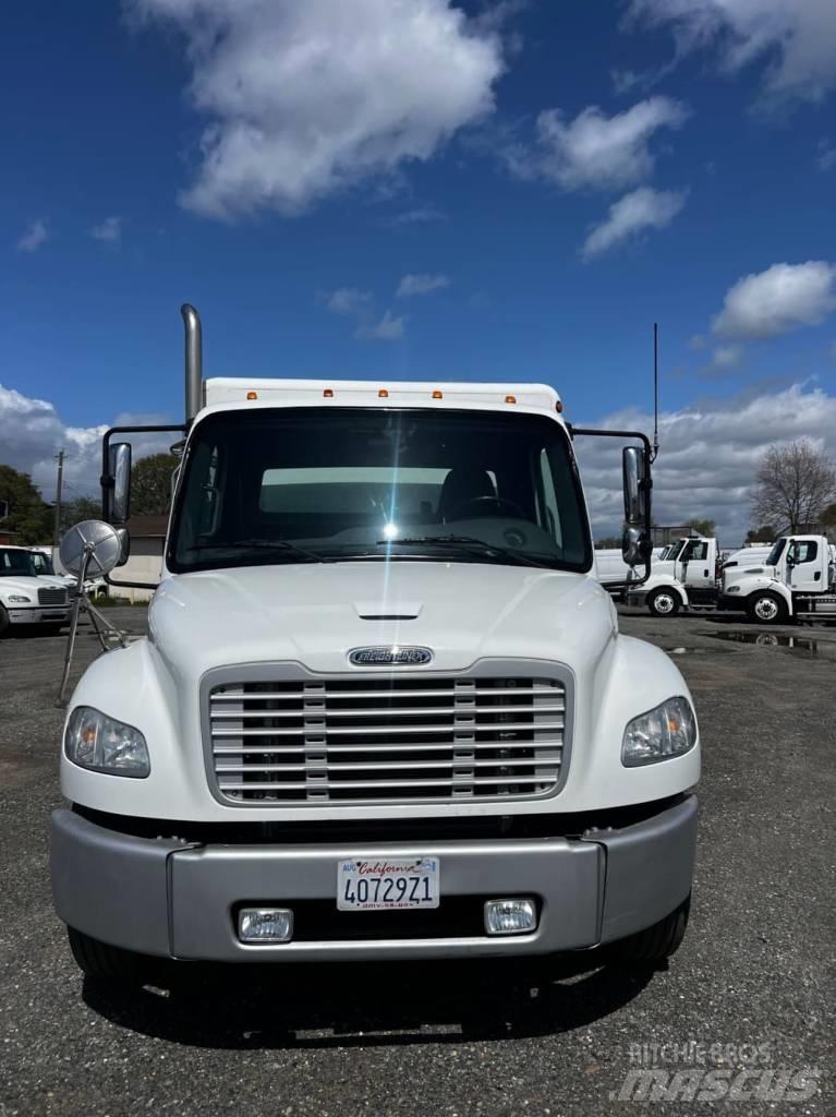 Freightliner M2 106 Camiões de entrega de bebidas