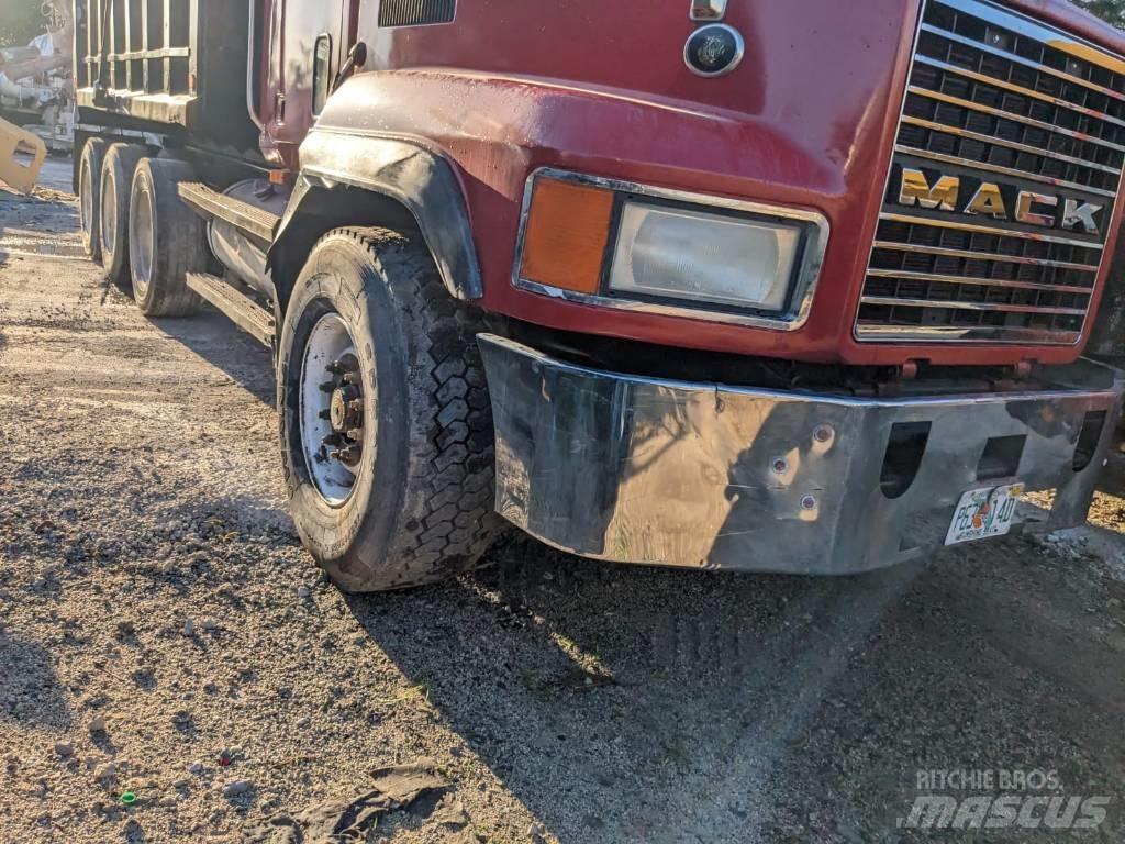 Mack CL 713 Camiões basculantes