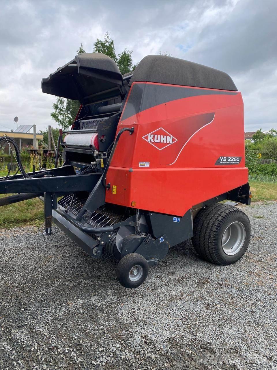 Kuhn VB 2260 Enfardadeira de rolos