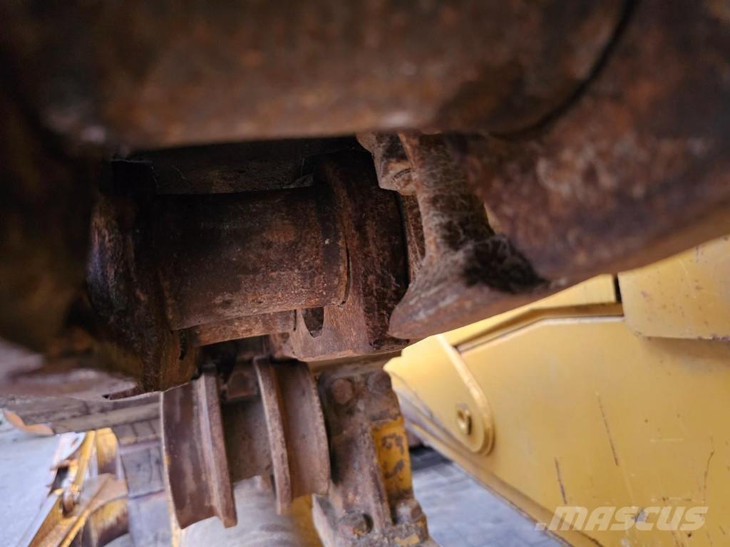 CAT D6T Dozers - Tratores rastos