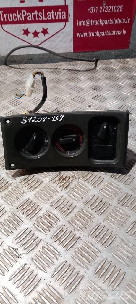 Scania 94 D.    1352348 Cabines e interior
