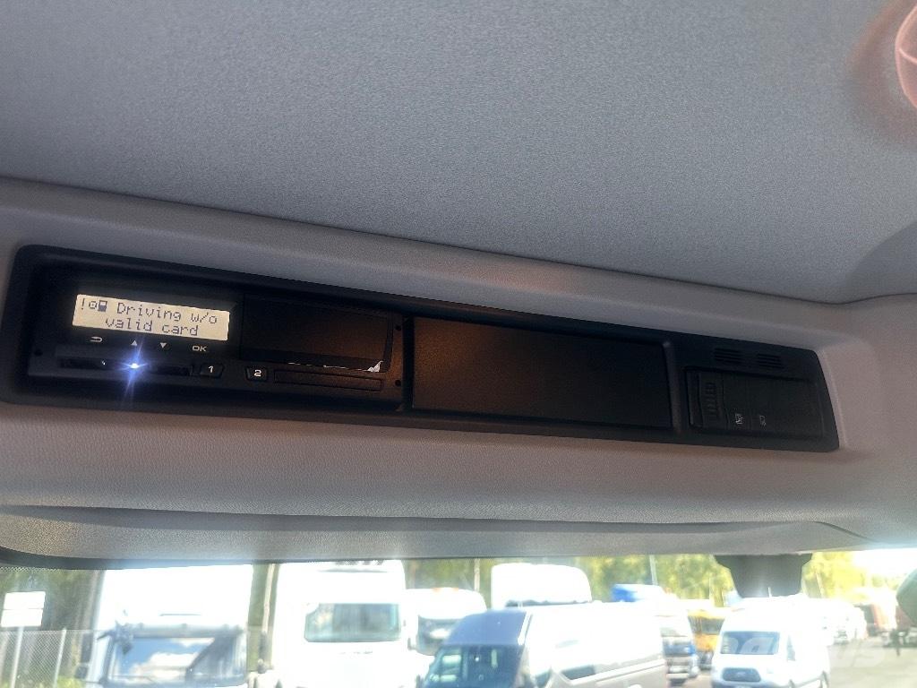 Scania P250 Camiões de caixa fechada