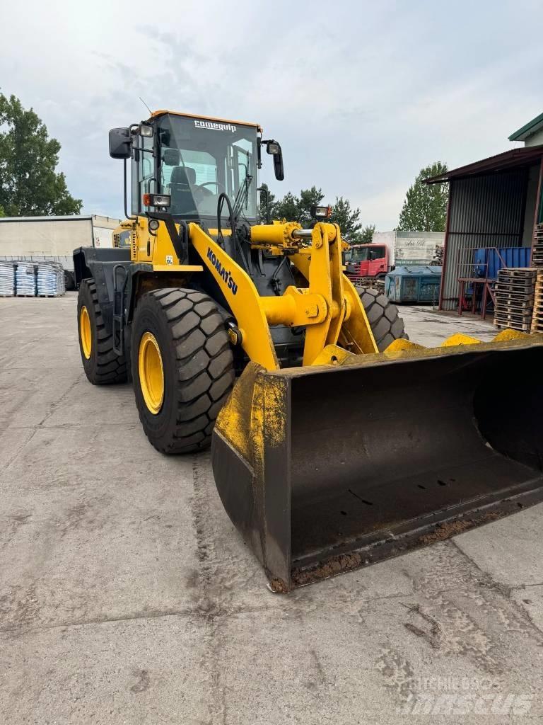 Komatsu WA250 Pás carregadoras de rodas