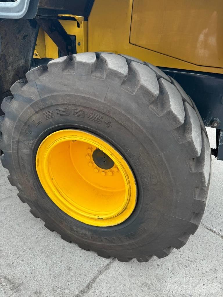 Komatsu WA250 Pás carregadoras de rodas