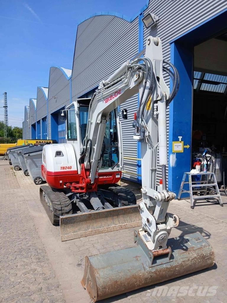 Takeuchi TB 240 DPF Mini Escavadoras <7t