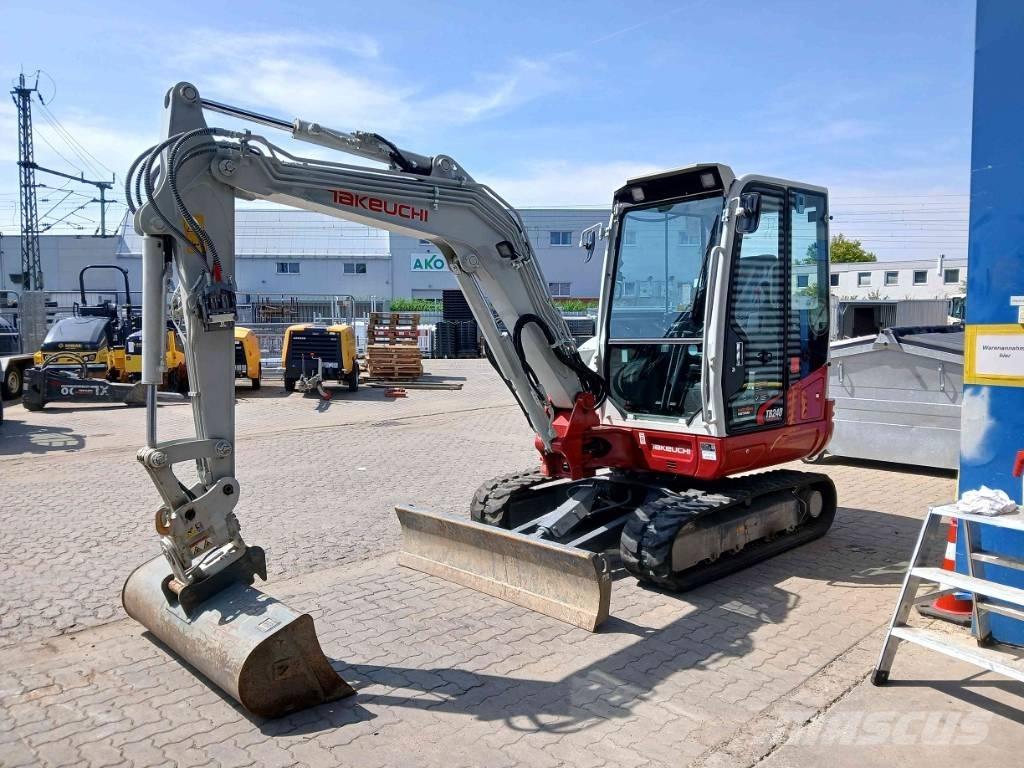 Takeuchi TB 240 DPF Mini Escavadoras <7t