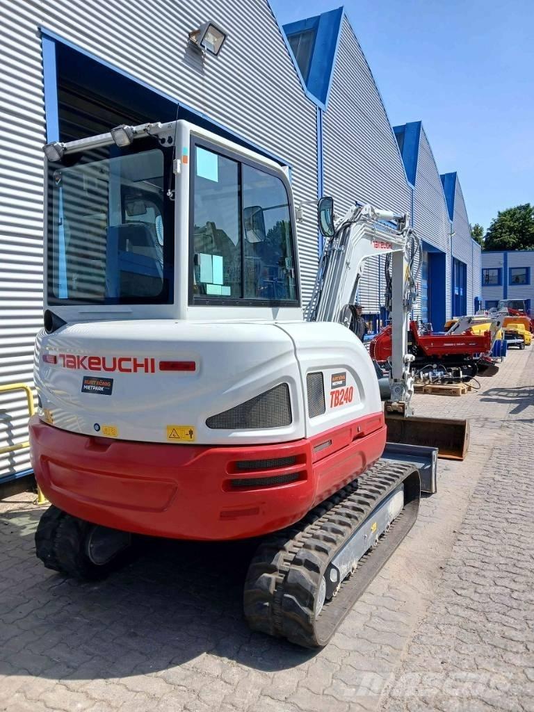 Takeuchi TB 240 DPF Mini Escavadoras <7t