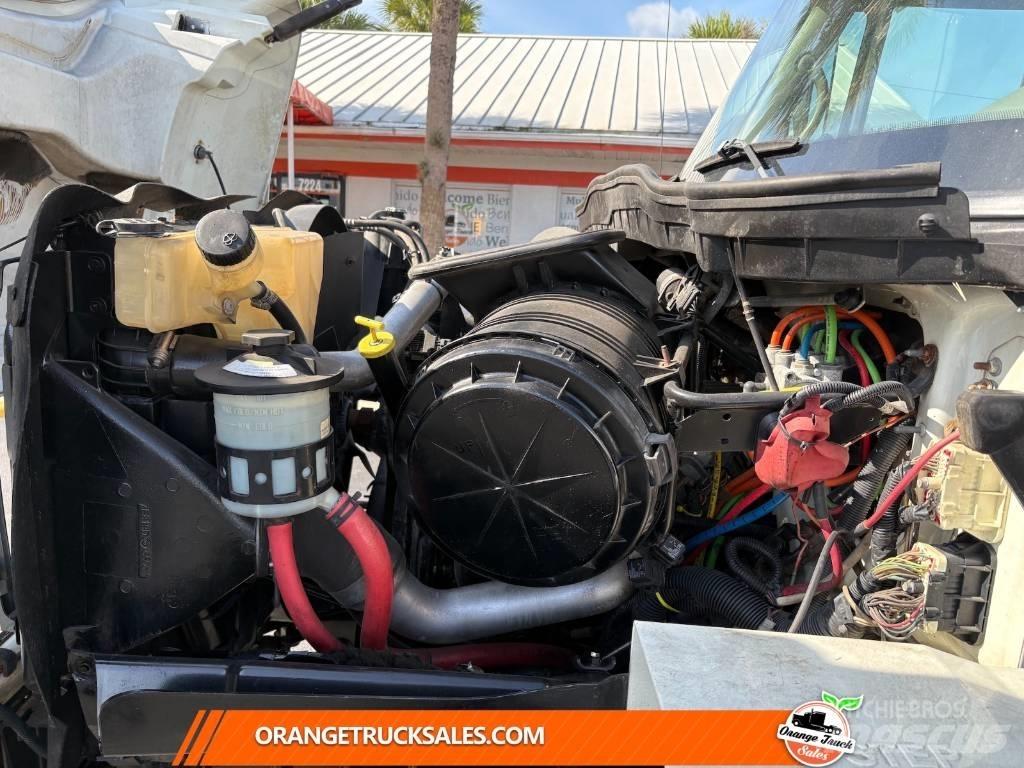 International 7400 Auto-tanques