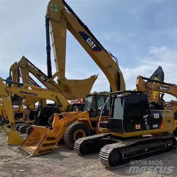 CAT CAT323D2L Escavadoras Midi 7t - 12t