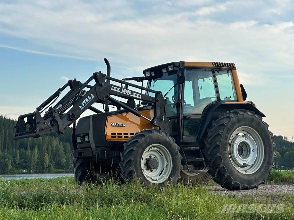 Valtra 6850 Tratores Agrícolas usados