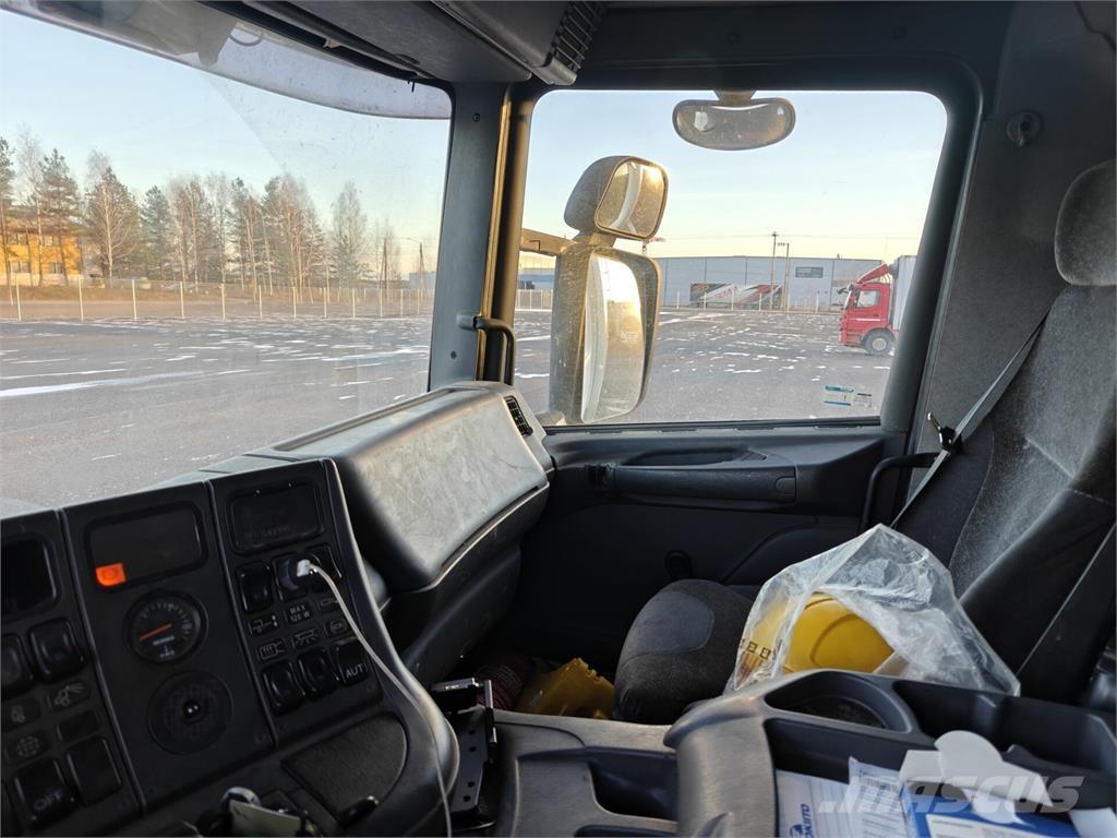 Scania P 94 Camiões de caixa fechada