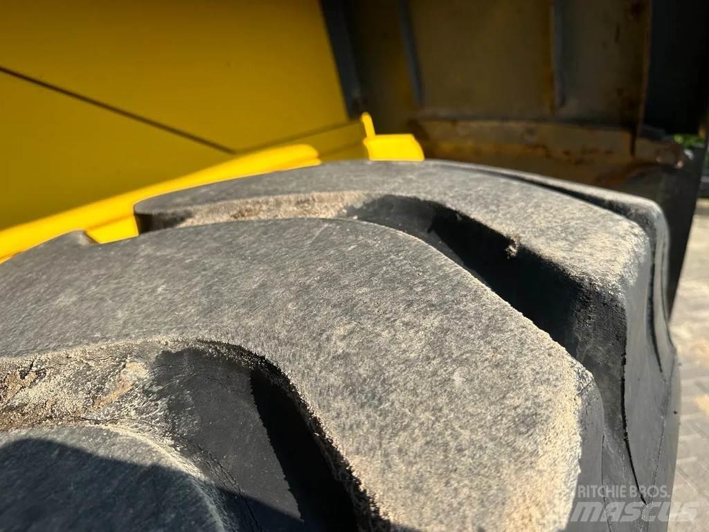 Komatsu WA270-3 Pás carregadoras de rodas