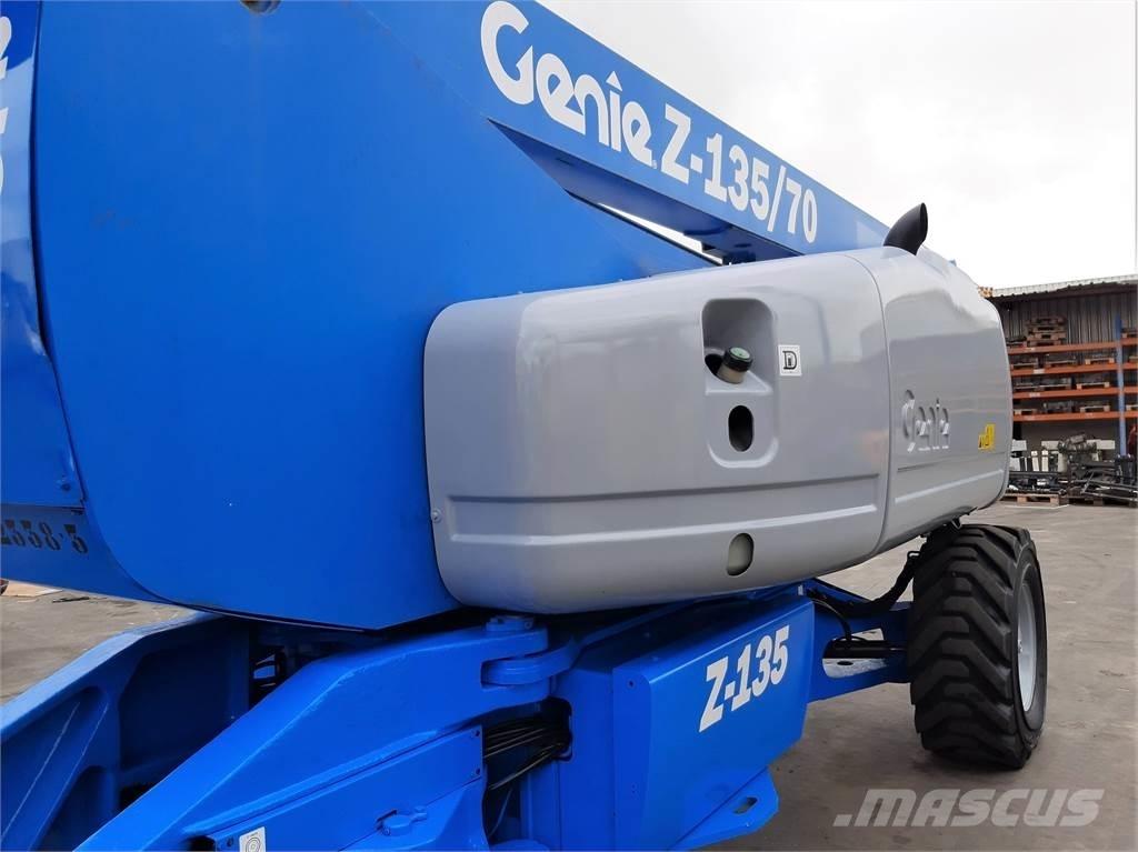 Genie Z135 70 Elevadores braços articulados