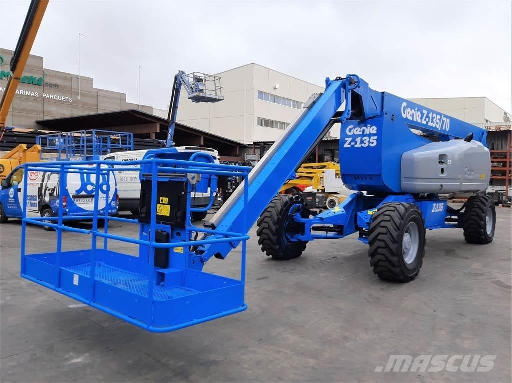 Genie Z135 70 Elevadores braços articulados