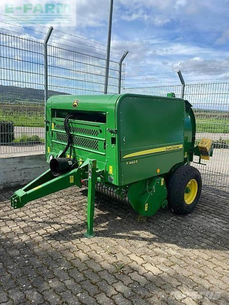 John Deere f440e Enfardadeira de fardos quadrados