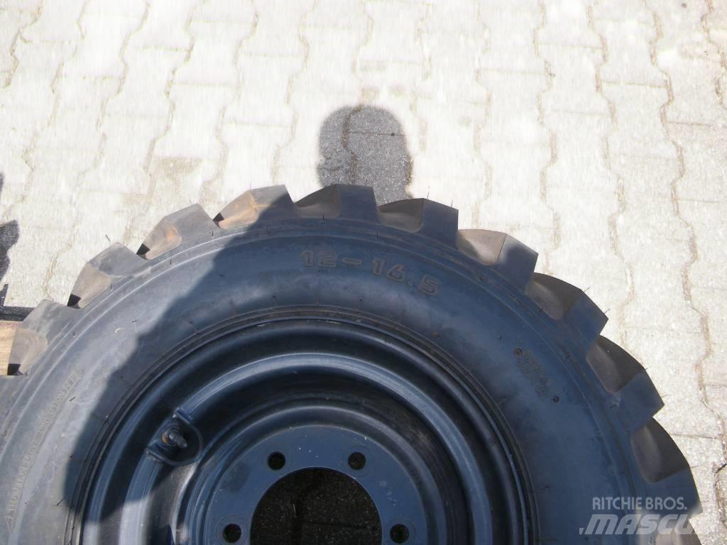 Kumho 12-16,5 Pneus, Rodas e Jantes