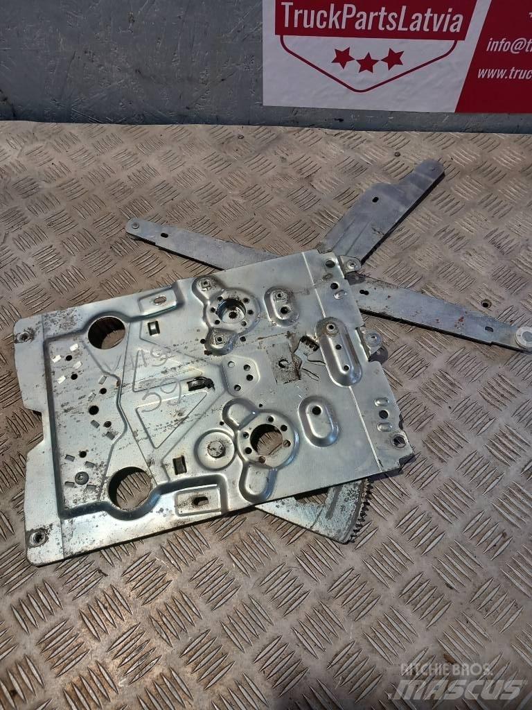 Volvo FH 12   20453660 Cabines e interior