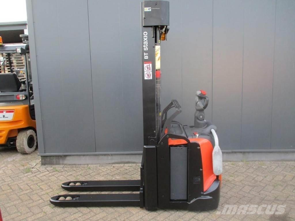 BT SPE 140L Empilhador para operador externo