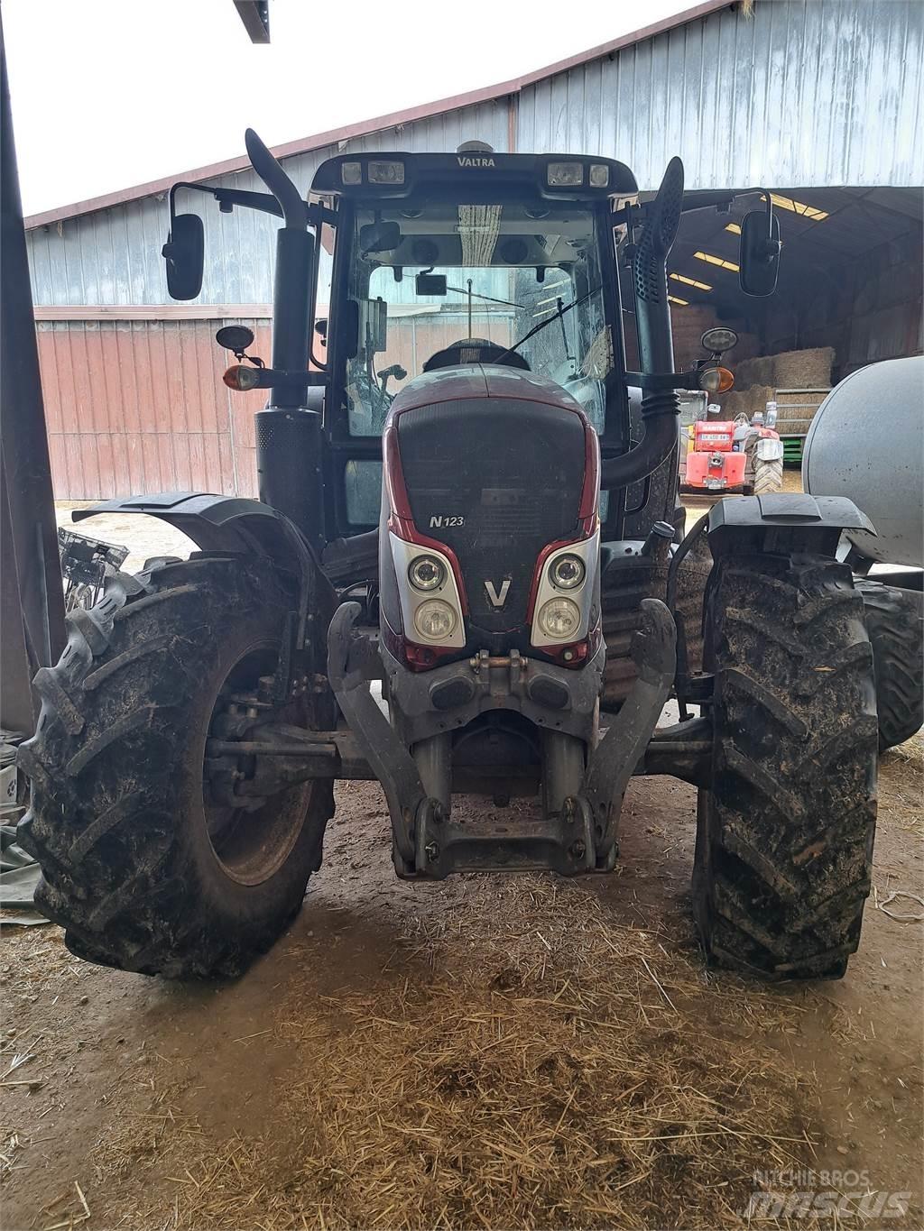 Valtra N123 Tratores Agrícolas usados