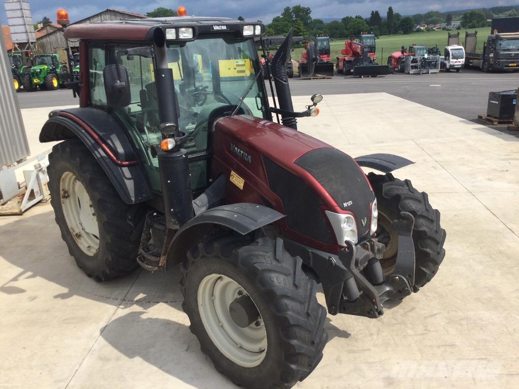 Valtra N123 Tratores Agrícolas usados