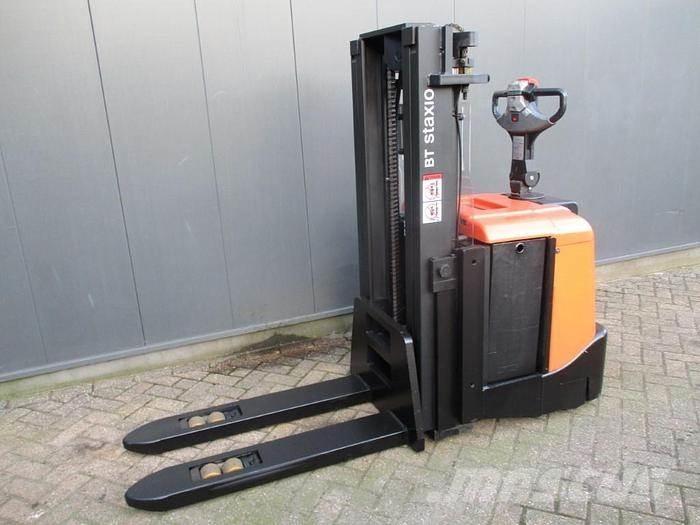 BT SPE 160L Empilhador para operador externo