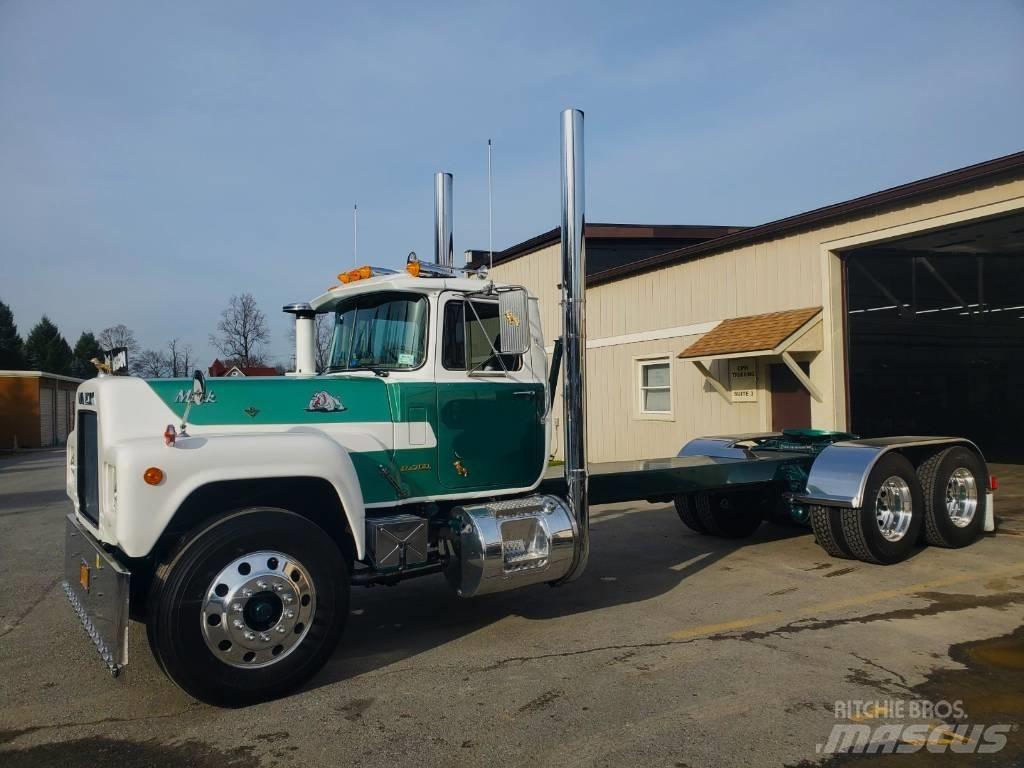Mack R700 Camiões de chassis e cabine
