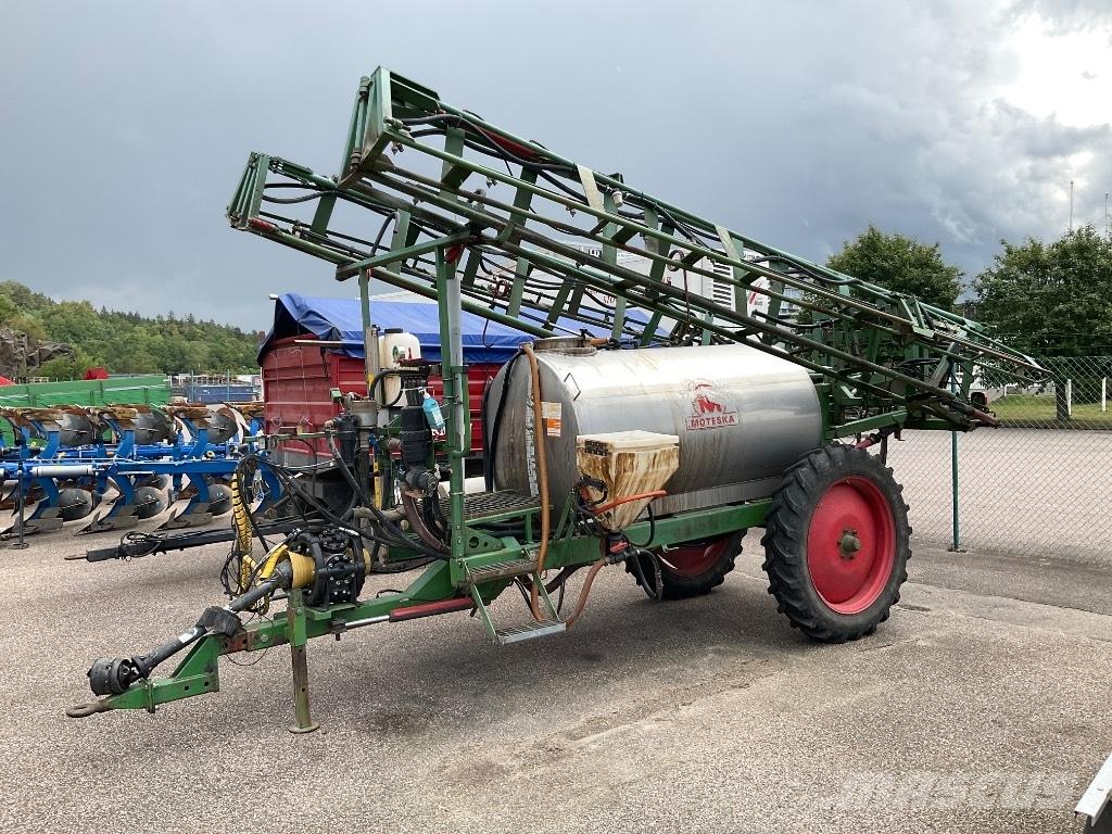 Moteska 2500 Pulverizadores rebocados