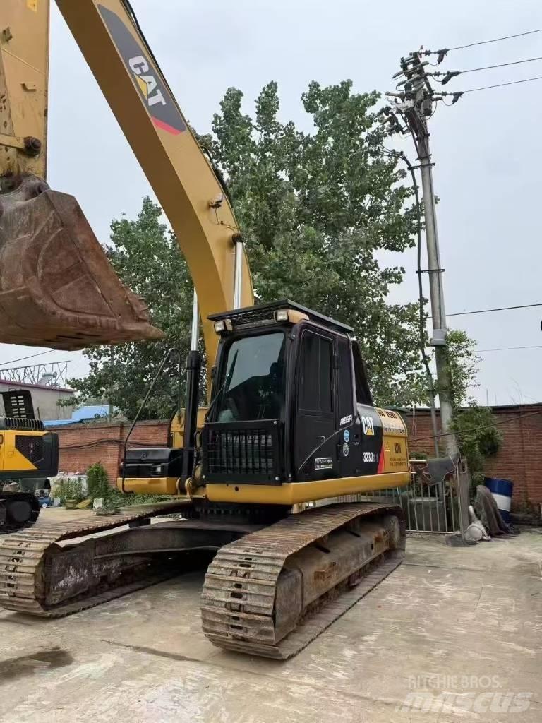CAT 323D Escavadoras de rastos