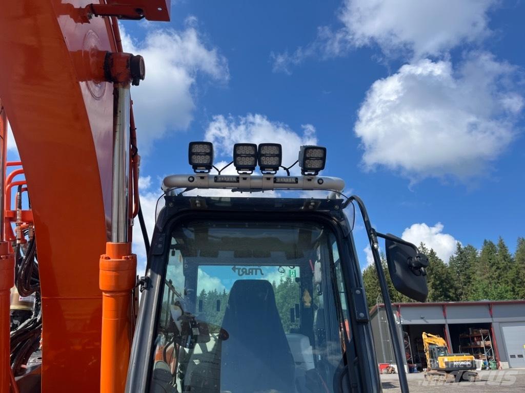 Hitachi ZX 135 US-6 Escavadoras de rastos