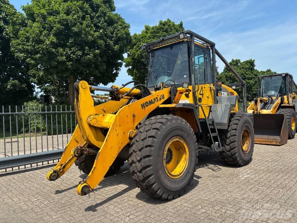 Komatsu WA 320-5 Pás carregadoras de rodas
