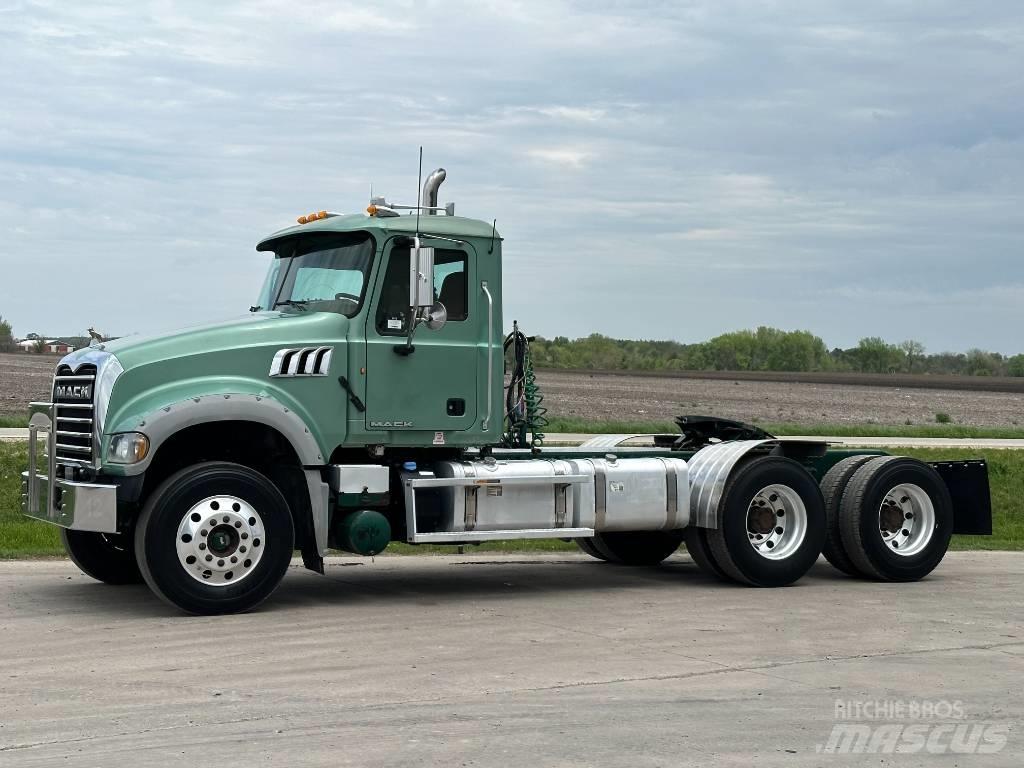 Mack GU713 Tractores (camiões)
