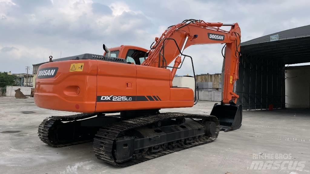 Doosan DX 225 Escavadoras de rastos