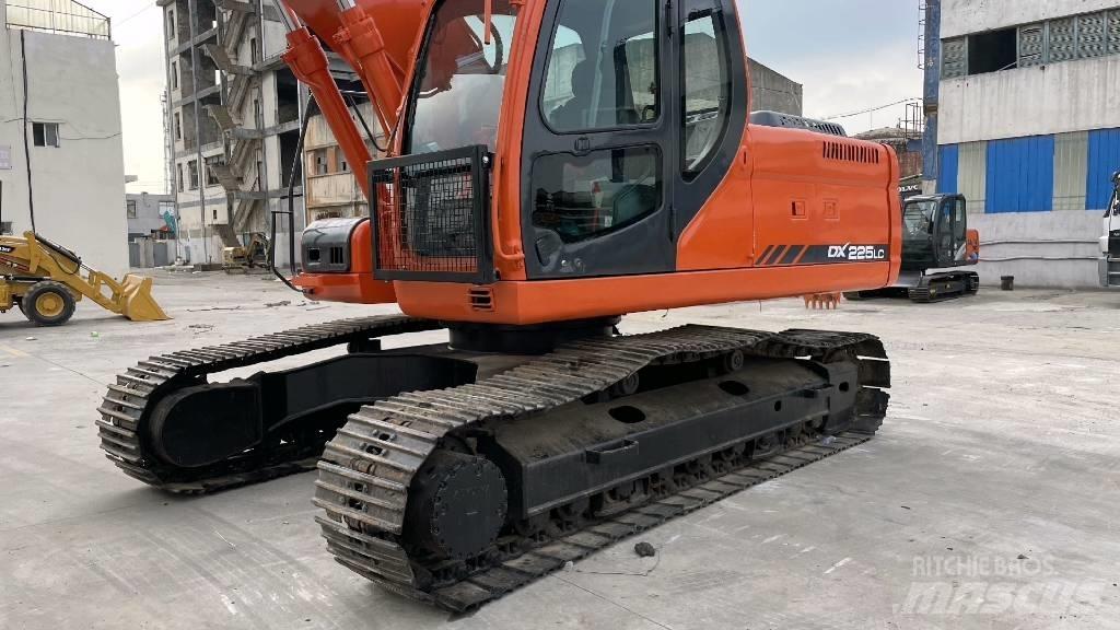Doosan DX 225 Escavadoras de rastos