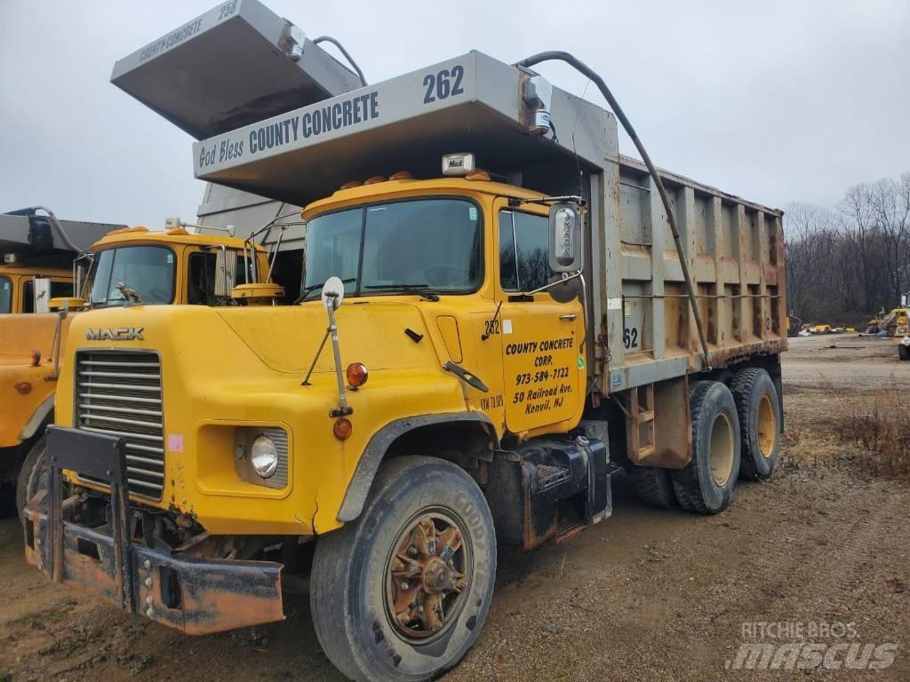 Mack DM690SX Camiões basculantes
