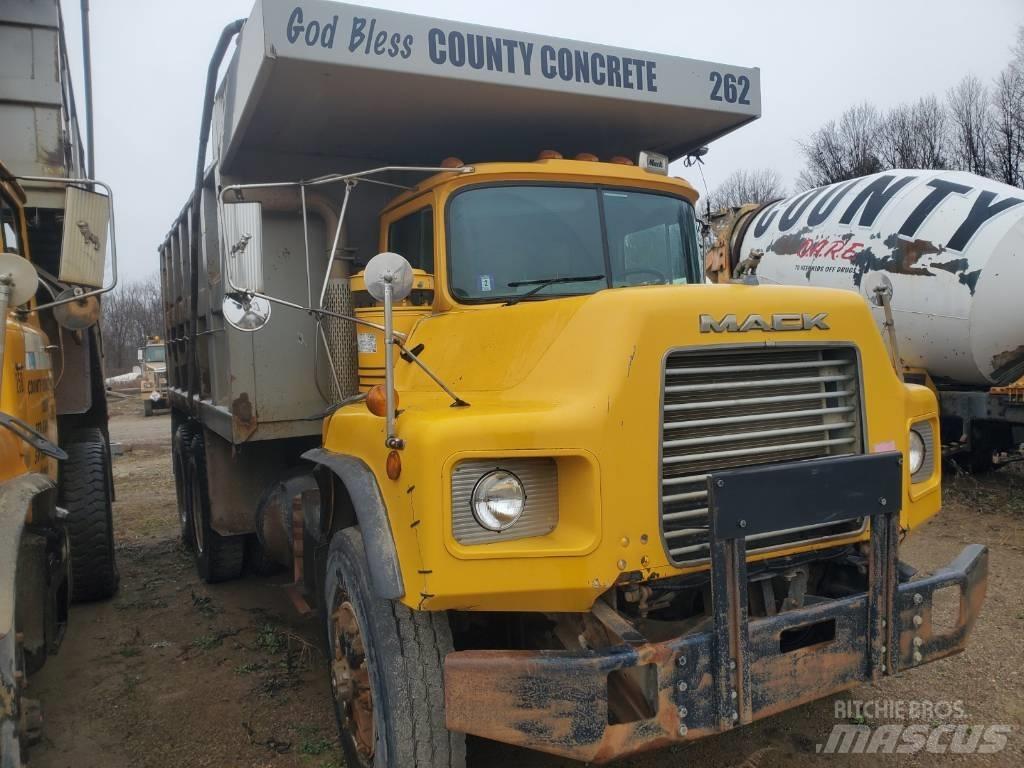 Mack DM690SX Camiões basculantes