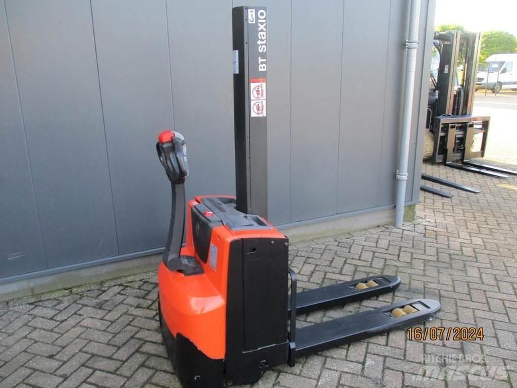 BT SWE 080L Empilhador para operador externo