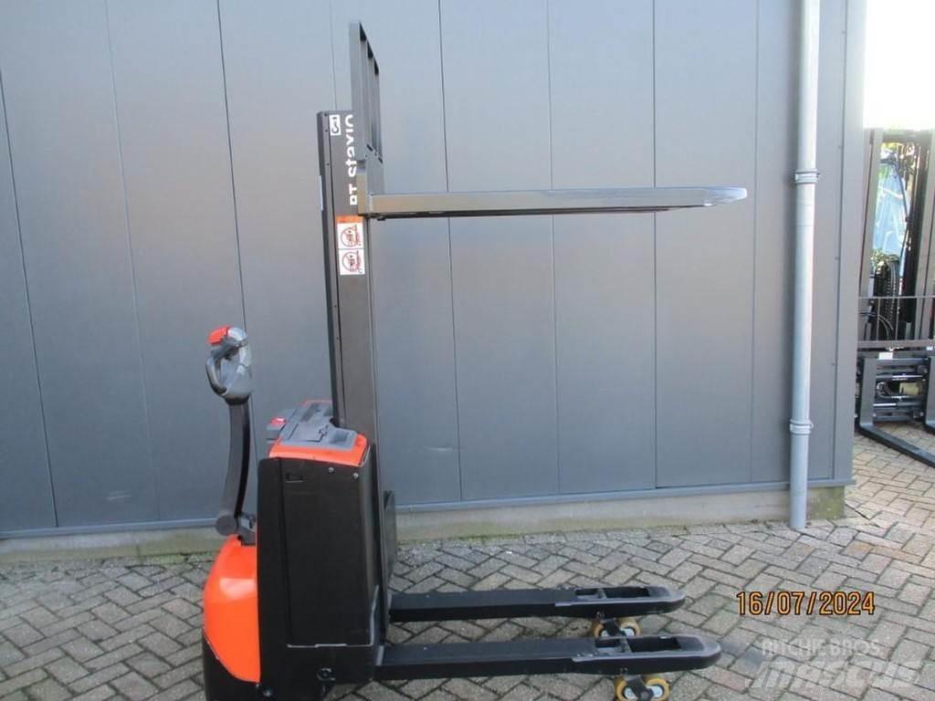 BT SWE 080L Empilhador para operador externo