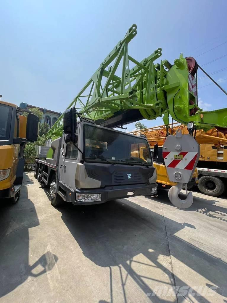 Zoomlion ZTC251V Guinchos, elevadores e elevações de materiais
