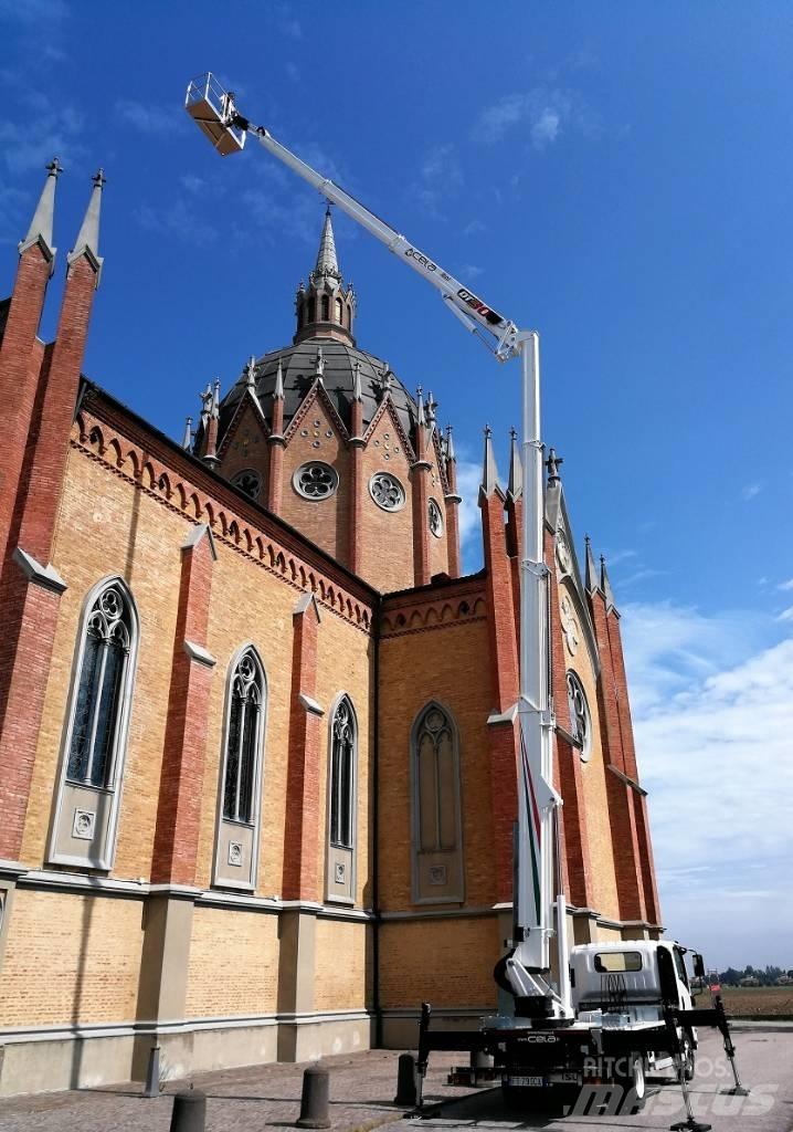 Cela DT 30 Plataformas aéreas montadas em camião